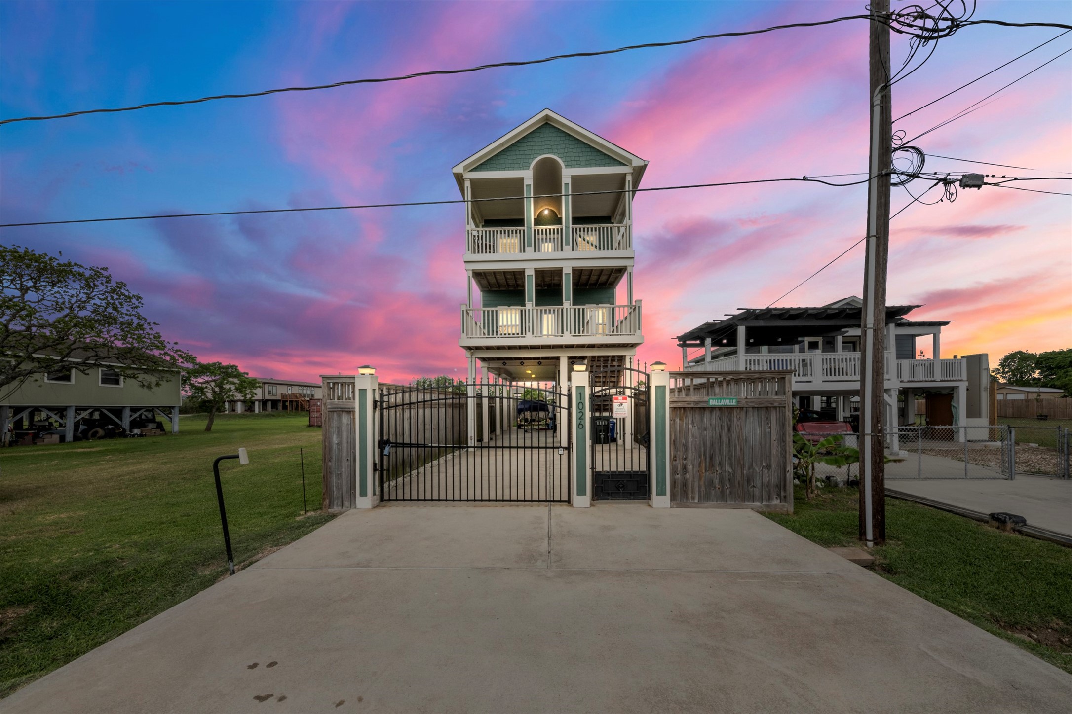 1026 20th Street Dickinson, TX 77539 - Photo 2 of 25 Fully-fenced 2-story with gorgeous views of the bay, with plenty of room for all your toys. Boat, jet skis, RV, and more can be accommadated. Ideal for anyone who loves life on the water.