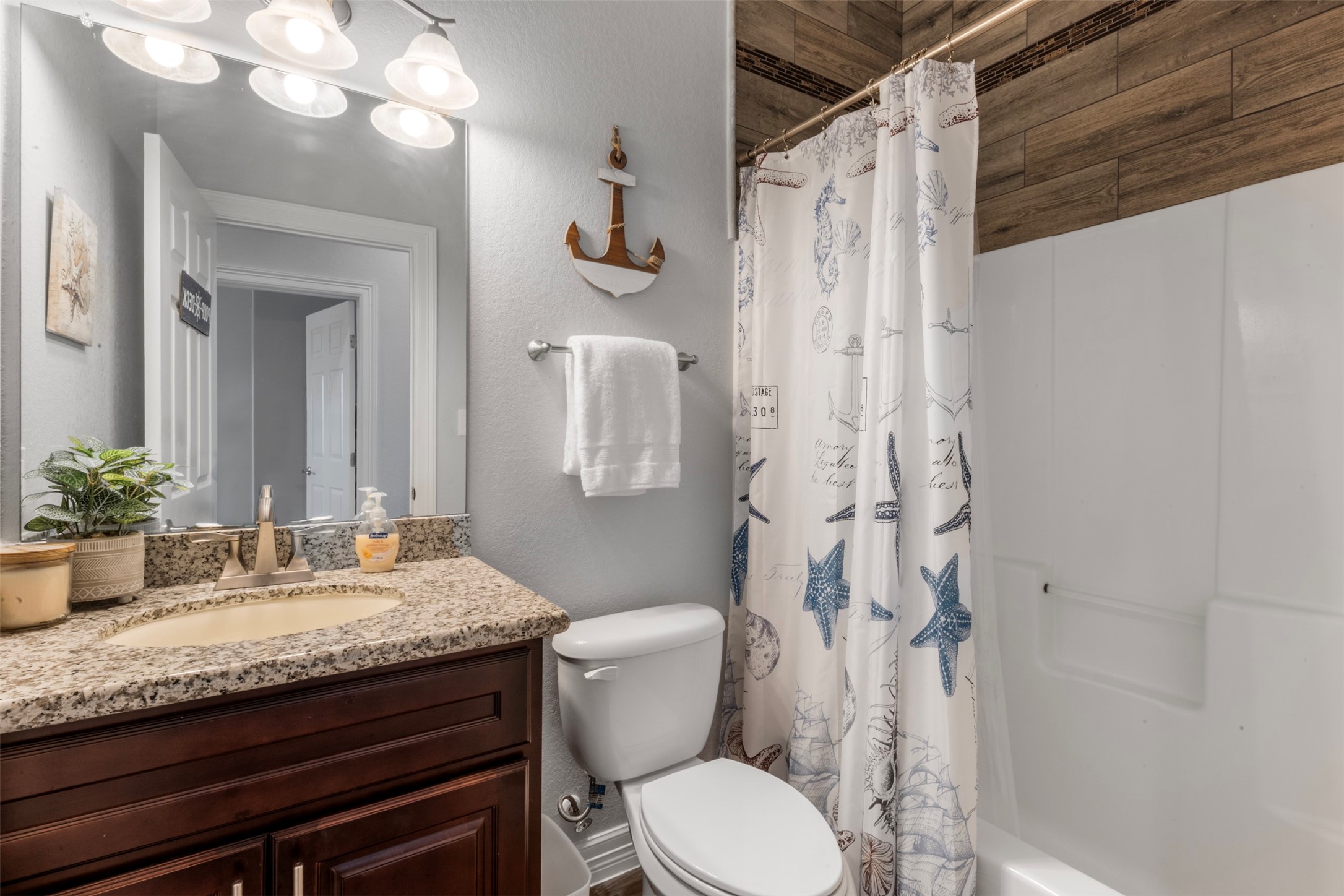 1026 20th Street Dickinson, TX 77539 - Photo 9 of 25 Hall bath located between laundry room and first bedroom.