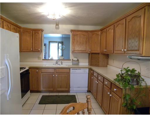 101 East Country Barn Road Houston, PA 15342 - Photo 5 of 18 Kitchen.