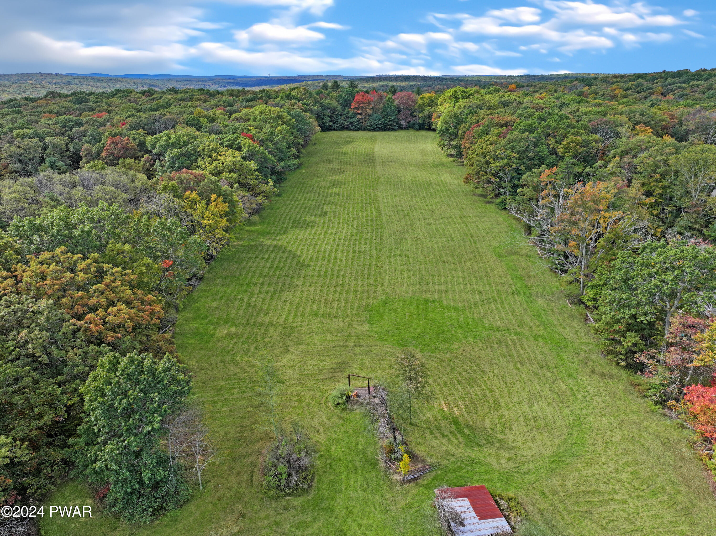 189 Rt 590 Greeley, PA 18425 - Photo 5 of 42