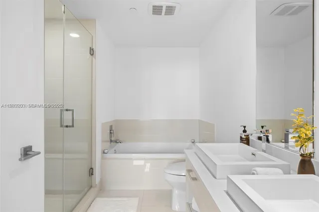 $6,200 | 45 Southwest 9th Street, Unit 1403, Miami, FL 33130