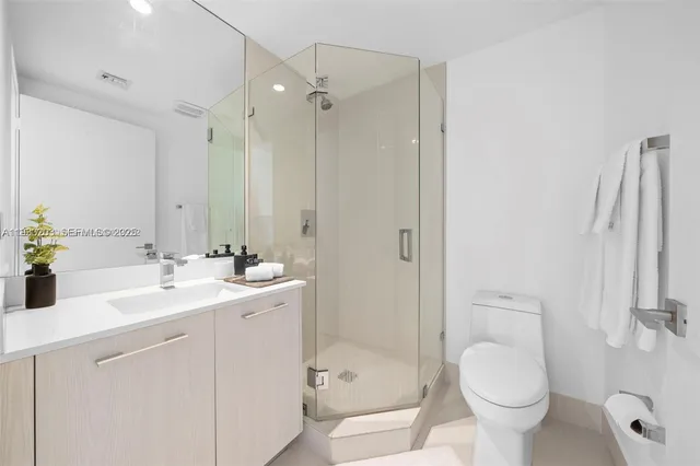 $6,200 | 45 Southwest 9th Street, Unit 1403, Miami, FL 33130