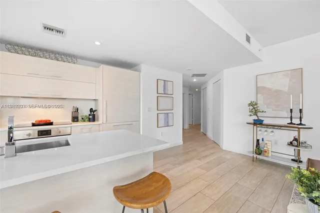 $6,200 | 45 Southwest 9th Street, Unit 1403, Miami, FL 33130