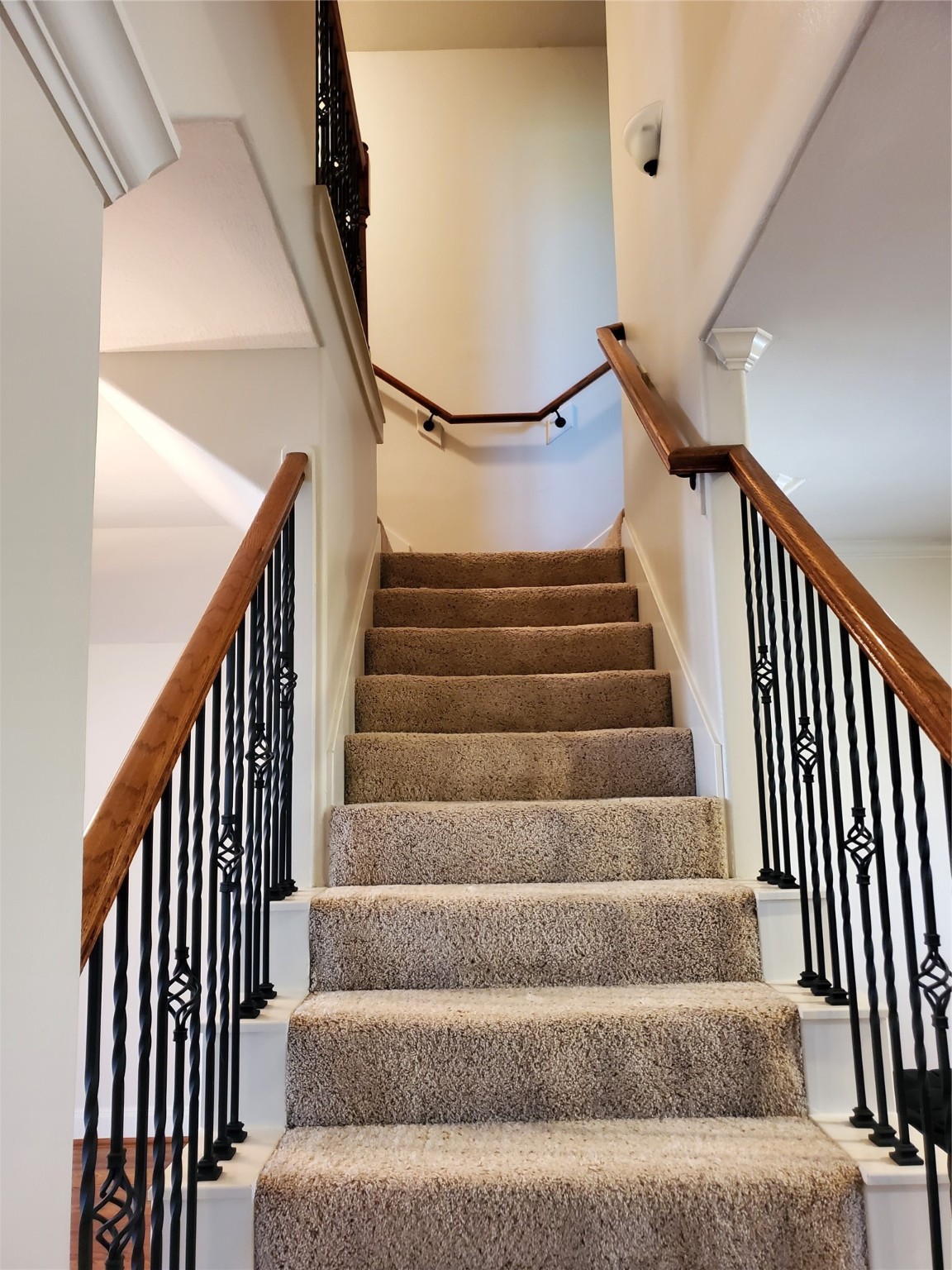 326 Malone Street Houston, TX 77007 - Photo 15 of 25 a view of entryway with wooden floor