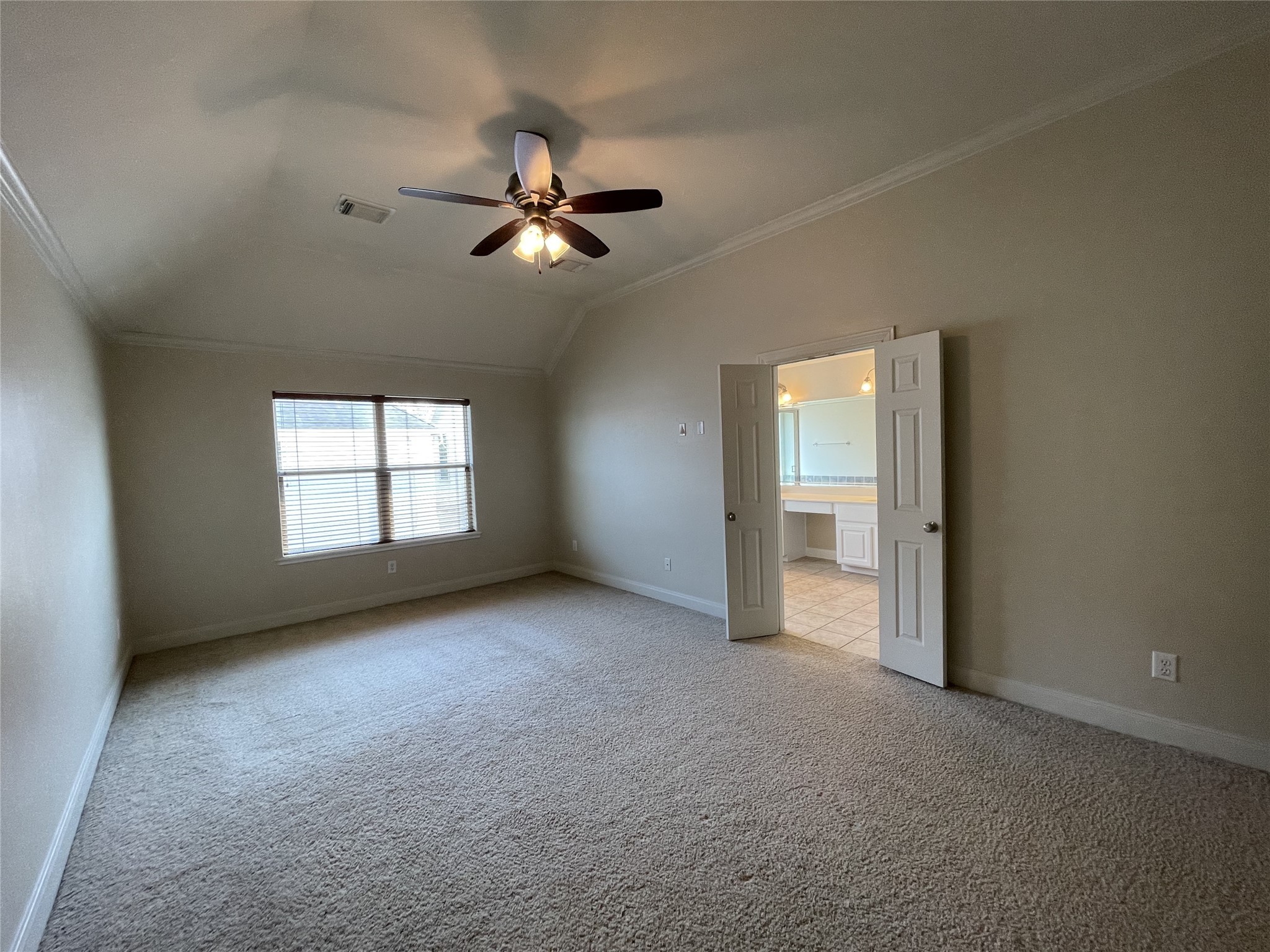 326 Malone Street Houston, TX 77007 - Photo 17 of 25 a view of empty room with window