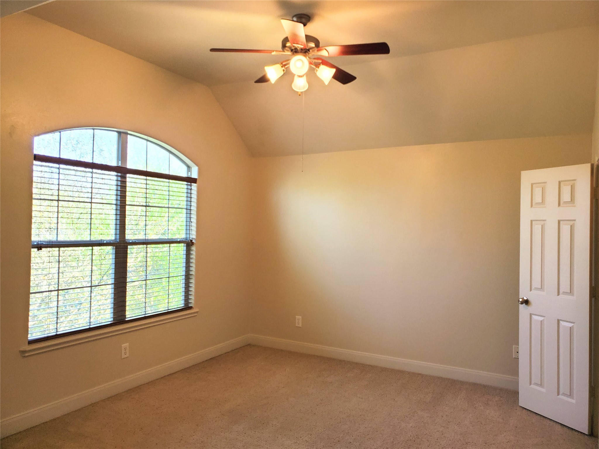 326 Malone Street Houston, TX 77007 - Photo 23 of 25 an empty room with a window