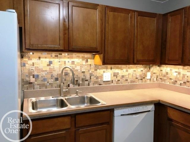 34090 Utica Road Fraser, MI 48026 - Photo 8 of 25 31340472-7.JPG