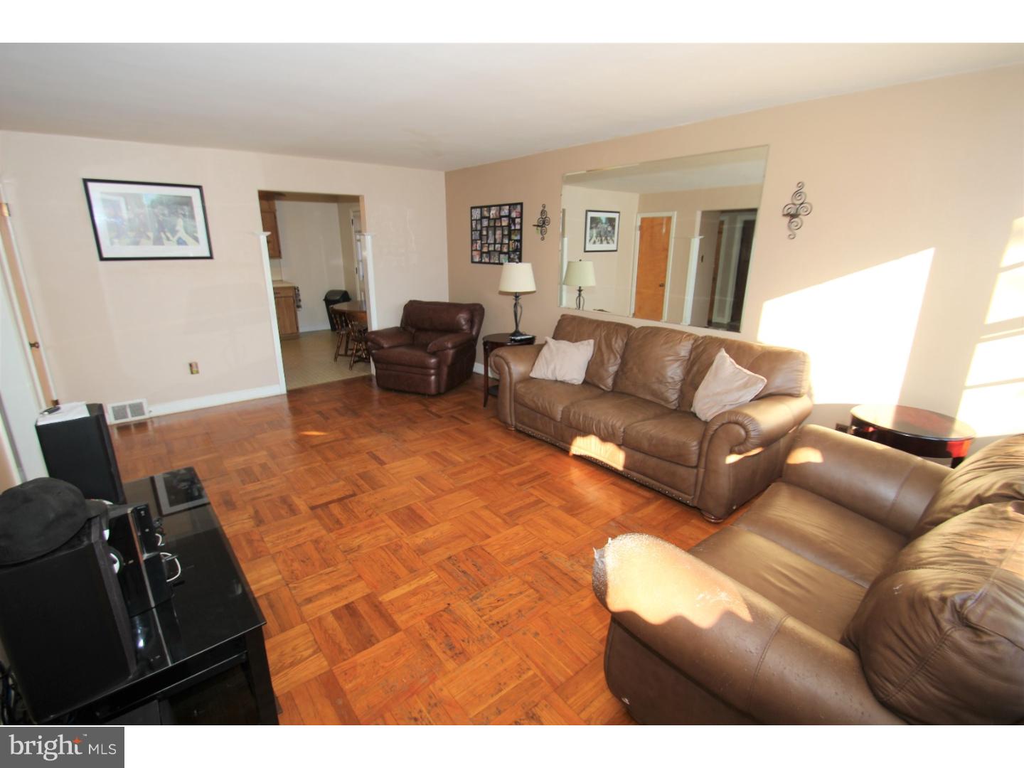 520 Perry Street Ridley Park, PA 19078 - Photo 2 of 17 Living Room