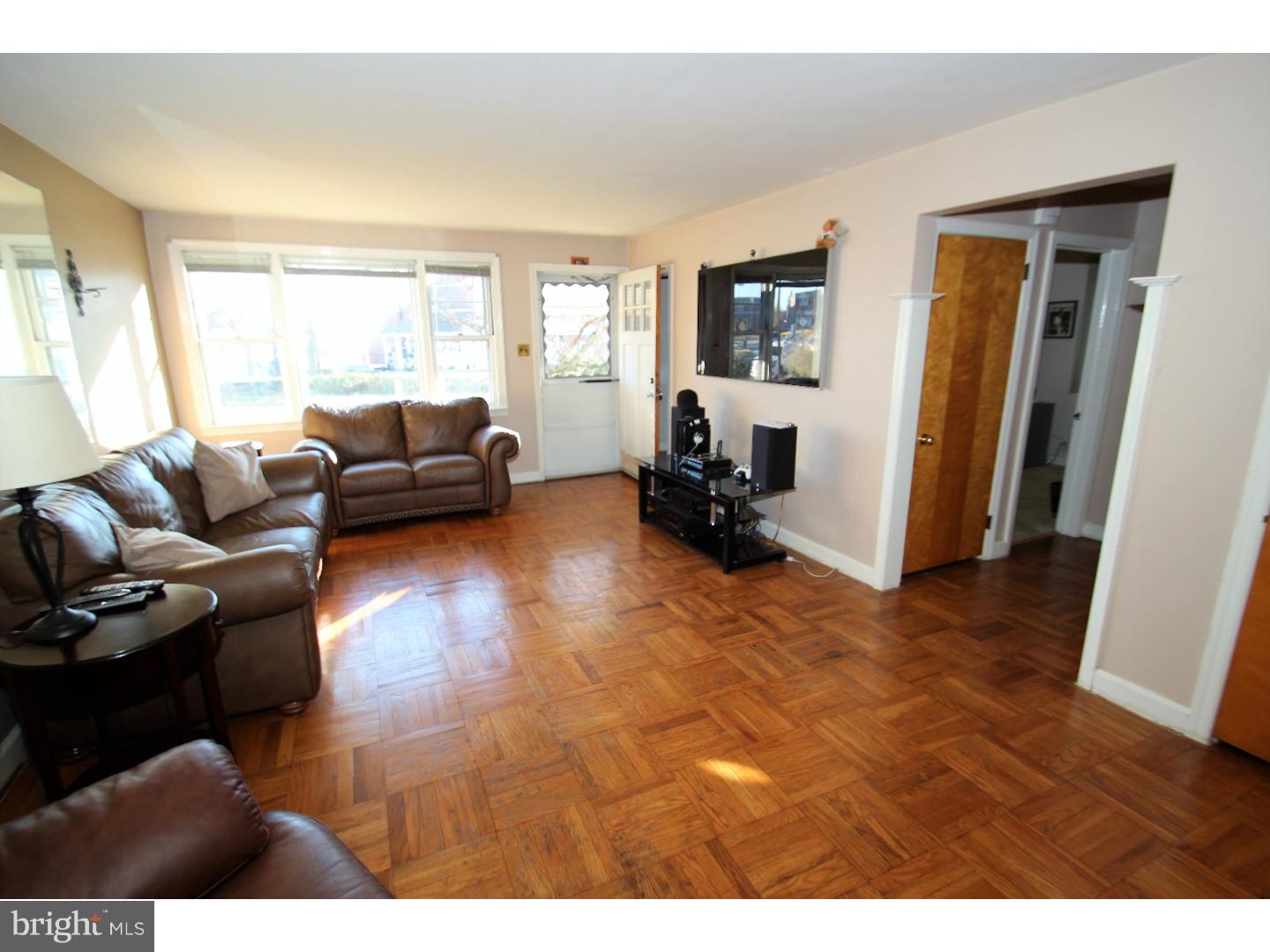 520 Perry Street Ridley Park, PA 19078 - Photo 3 of 17 Living Room
