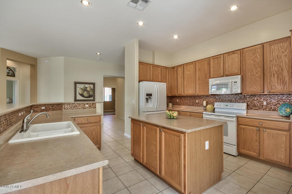 4531 East Walnut Road Gilbert, AZ 85297 - Photo 7 of 25 07