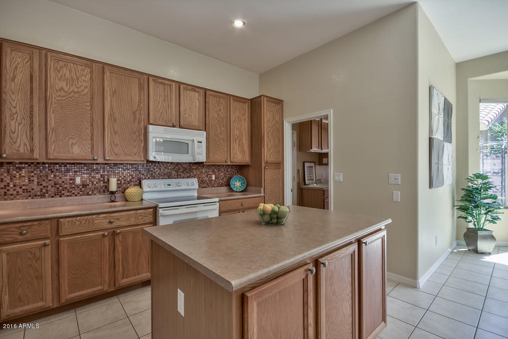 4531 East Walnut Road Gilbert, AZ 85297 - Photo 8 of 25 08