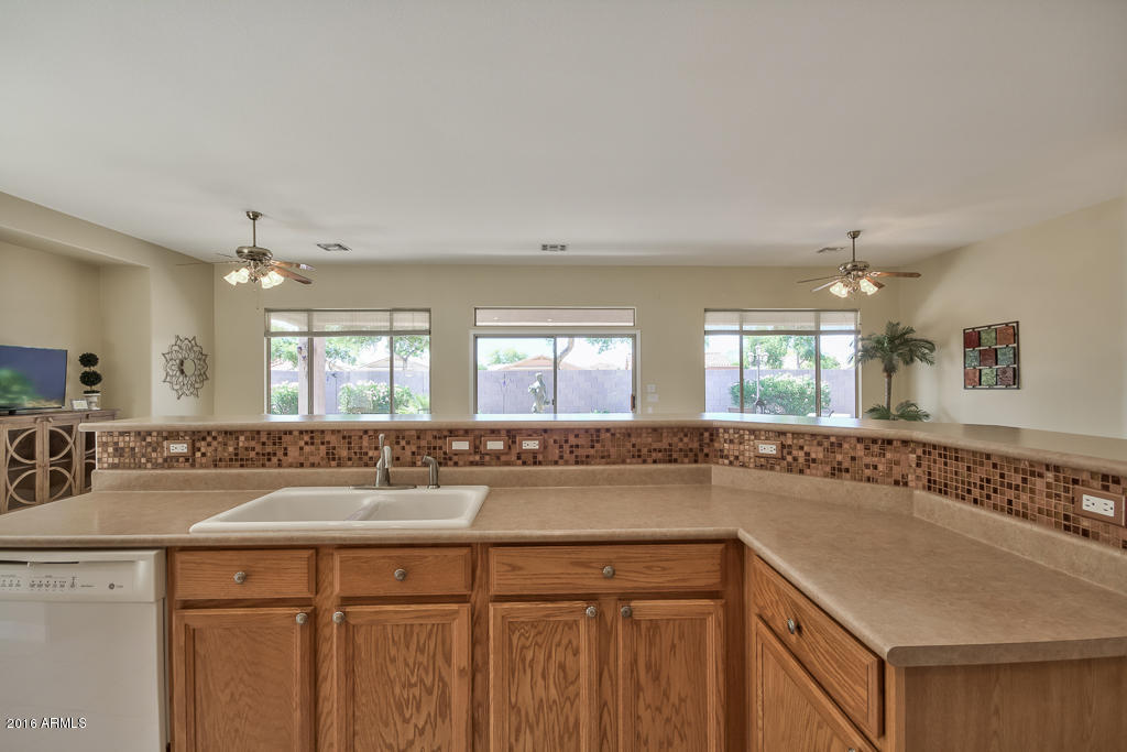 4531 East Walnut Road Gilbert, AZ 85297 - Photo 9 of 25 09