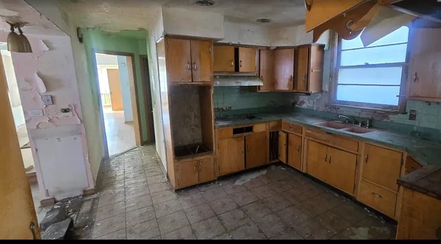 $69,000 | 6933 South Honore Street, Chicago, IL 60636