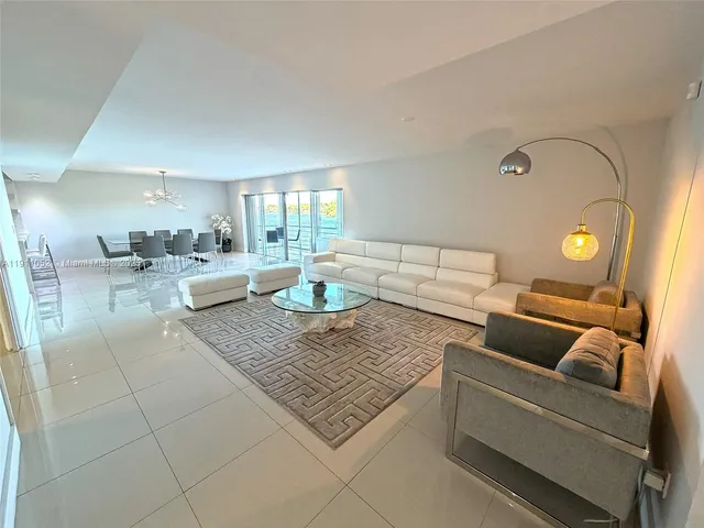 $399,000 | 879 Northeast 195th Street, Unit 228, Miami, FL 33179