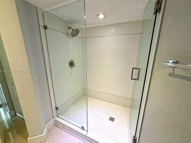 $399,000 | 879 Northeast 195th Street, Unit 228, Miami, FL 33179