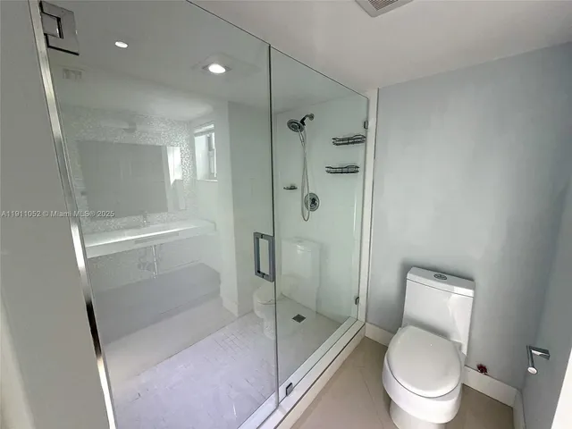 $399,000 | 879 Northeast 195th Street, Unit 228, Miami, FL 33179