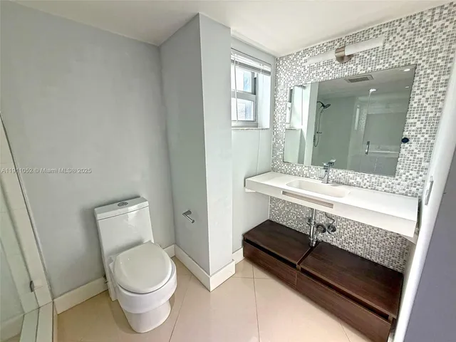 $399,000 | 879 Northeast 195th Street, Unit 228, Miami, FL 33179