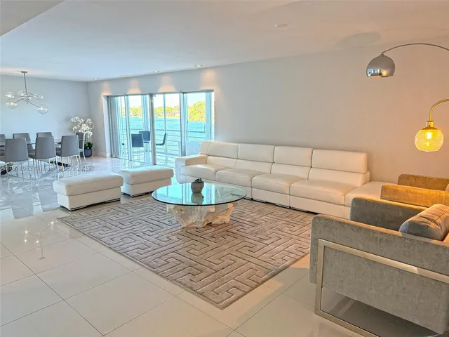 $399,000 | 879 Northeast 195th Street, Unit 228, Miami, FL 33179