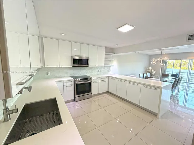 $399,000 | 879 Northeast 195th Street, Unit 228, Miami, FL 33179