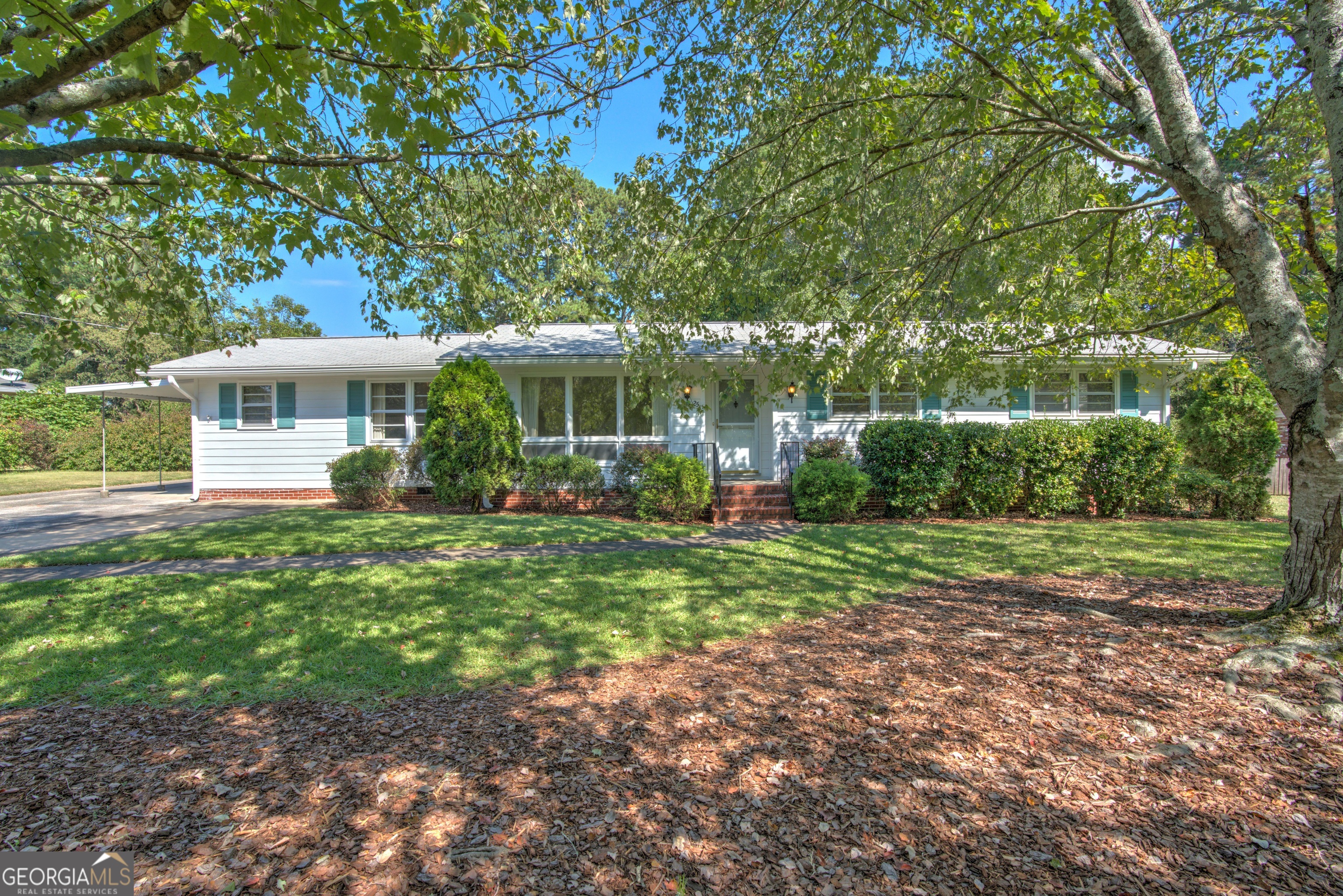 a view of a house with yard and a garden