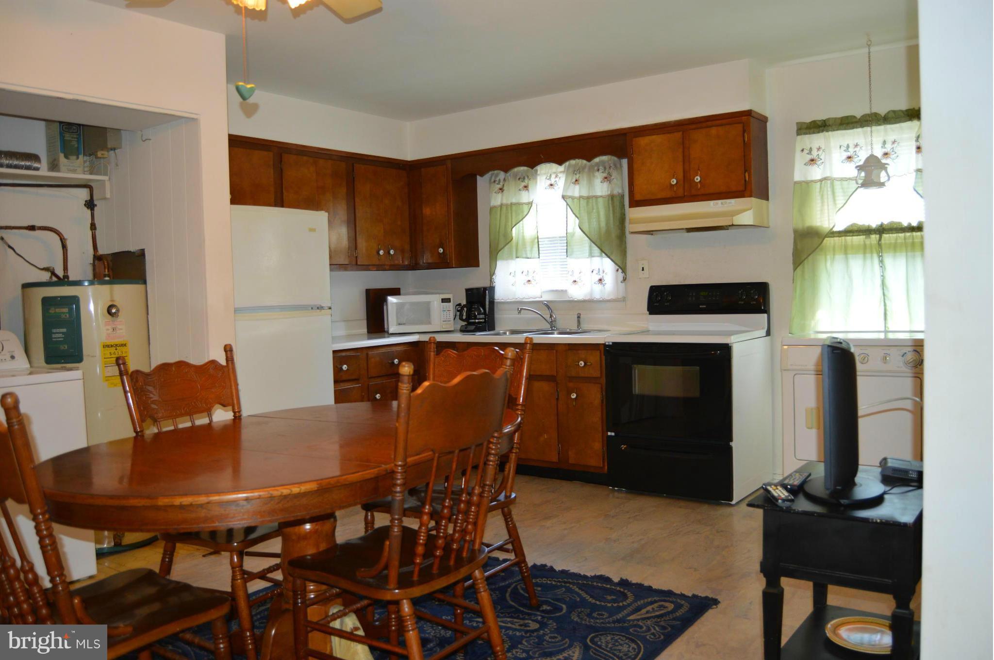 8114 Edgewater Road Clearwater Beach, MD 21226 - Photo 7 of 17 Kitchen