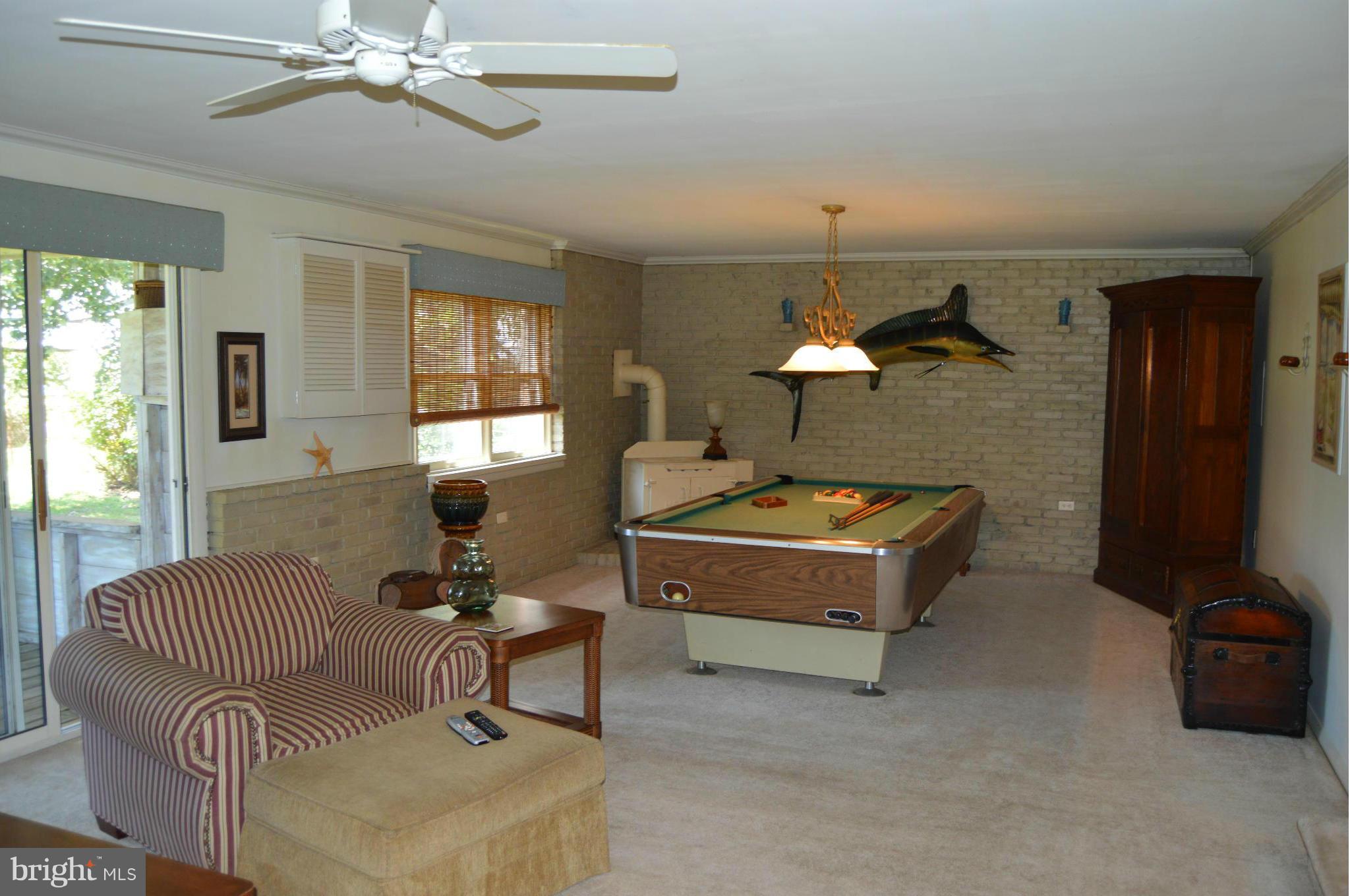 8114 Edgewater Road Clearwater Beach, MD 21226 - Photo 9 of 17 Family Room