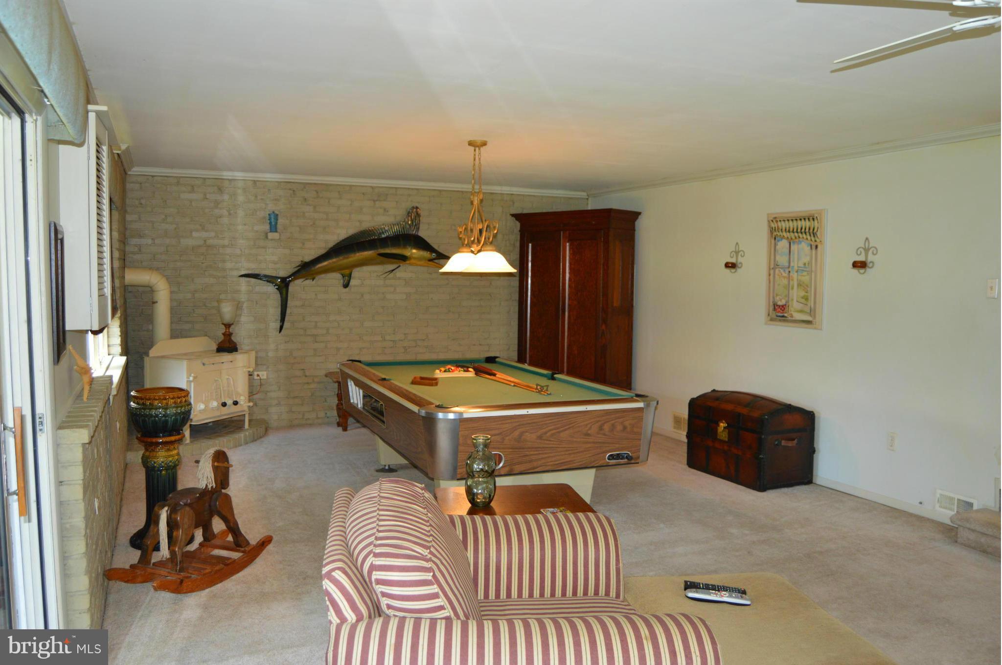 8114 Edgewater Road Clearwater Beach, MD 21226 - Photo 10 of 17 Family Room