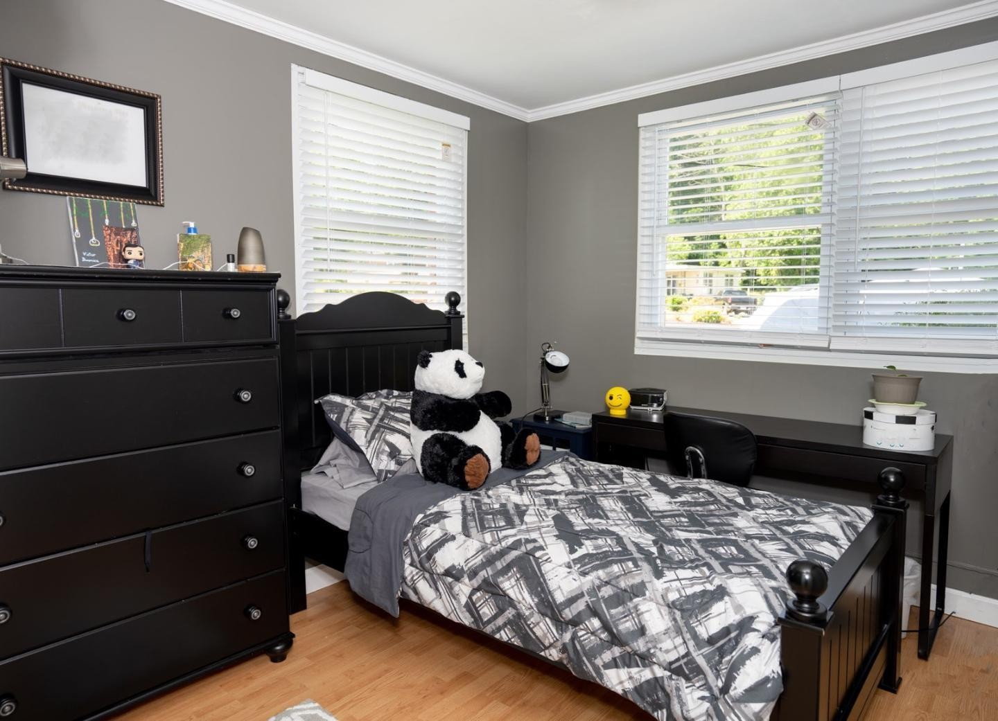 123 Manchester Road Oak Ridge, TN 37830 - Photo 17 of 26 a bed room with a bed and a window