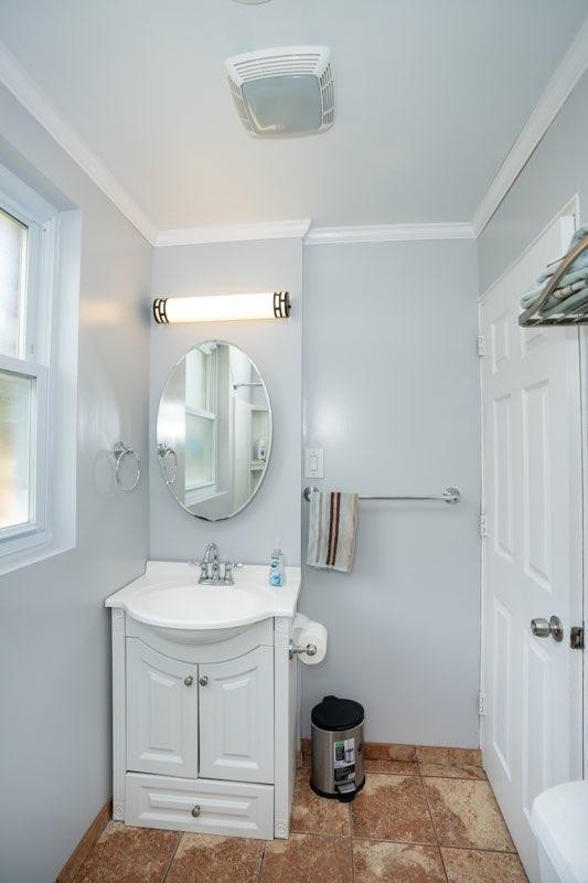 123 Manchester Road Oak Ridge, TN 37830 - Photo 20 of 26 a bathroom with a sink double vanity and a mirror