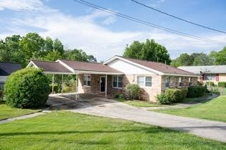123 Manchester Road Oak Ridge, TN 37830 - Photo 2 of 26 a front view of a house with garden
