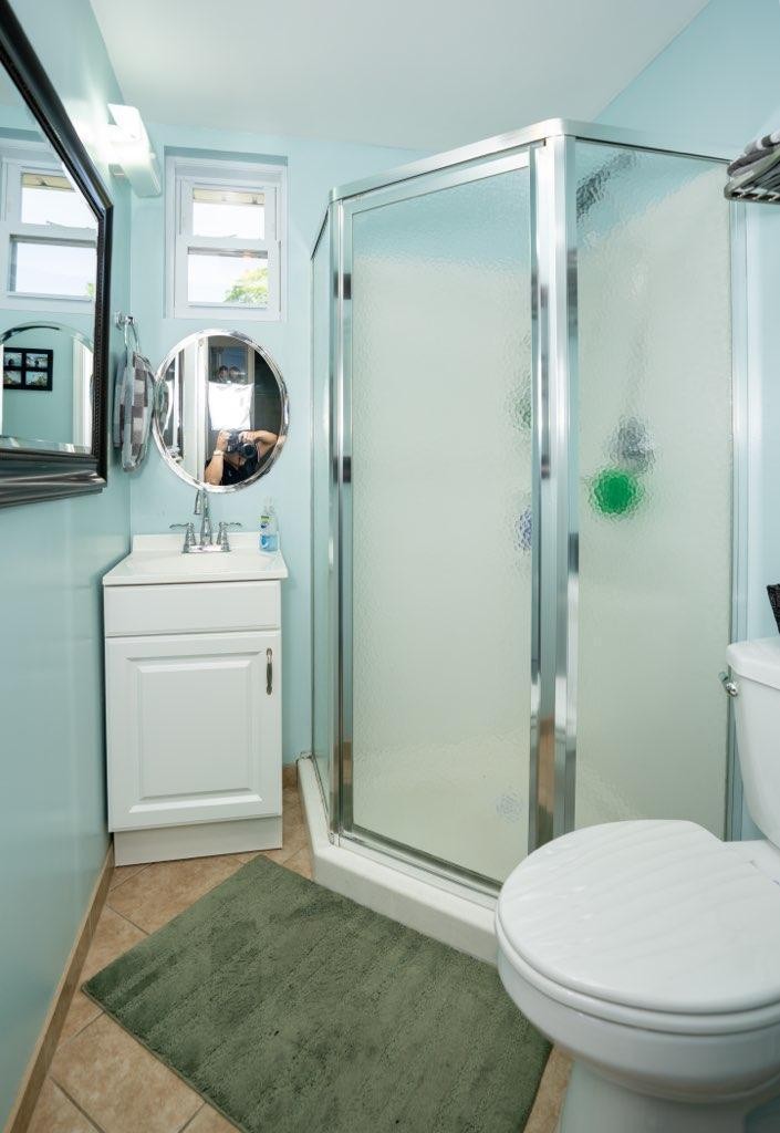 123 Manchester Road Oak Ridge, TN 37830 - Photo 21 of 26 a bathroom with a sink a toilet and shower