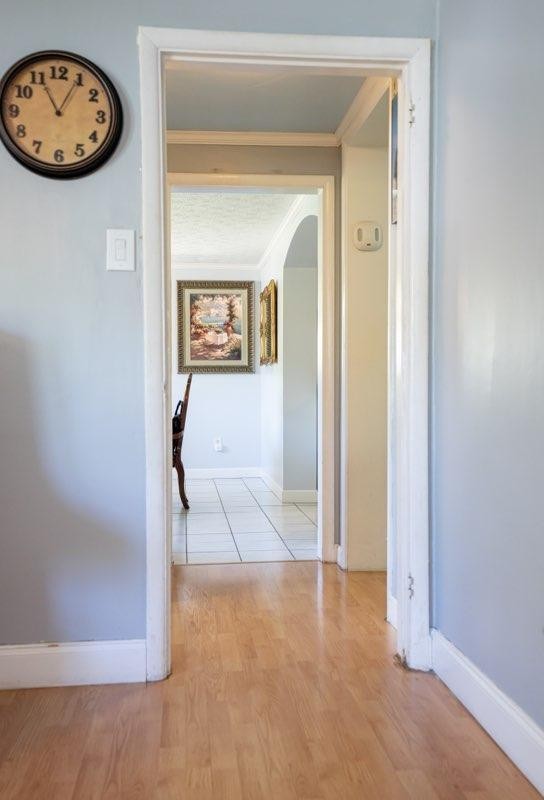123 Manchester Road Oak Ridge, TN 37830 - Photo 22 of 26 a view of a hallway with wooden floor and a table in a room