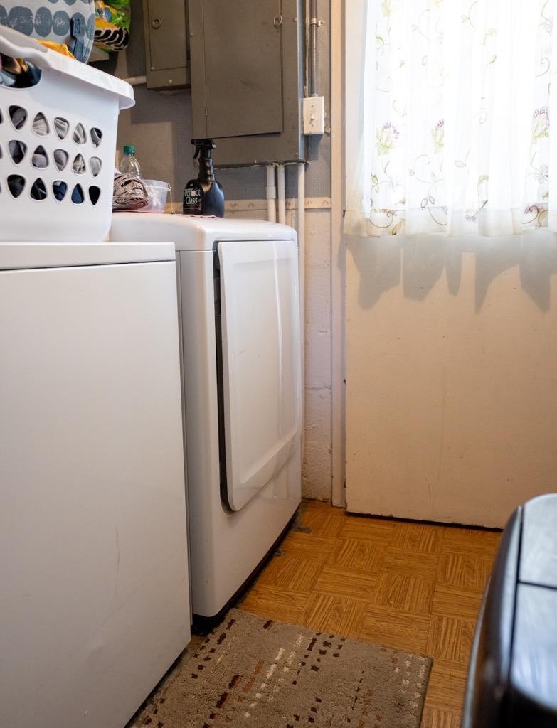 123 Manchester Road Oak Ridge, TN 37830 - Photo 24 of 26 a utility room with dryer and washer