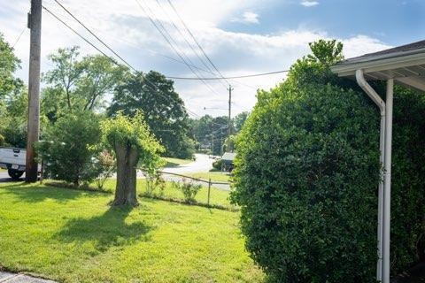 123 Manchester Road Oak Ridge, TN 37830 - Photo 3 of 26 a view of a yard in front of house
