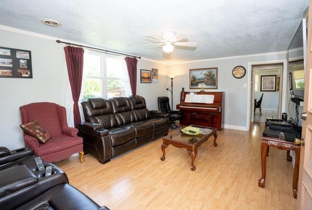 123 Manchester Road Oak Ridge, TN 37830 - Photo 7 of 26 a living room with furniture and wooden floor