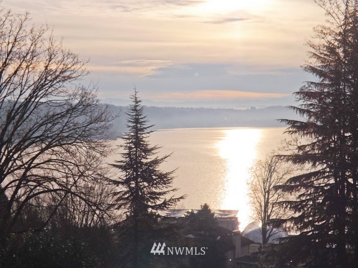 8383 East Mercer Way Mercer Island, WA 98040 - Photo 1 of 13