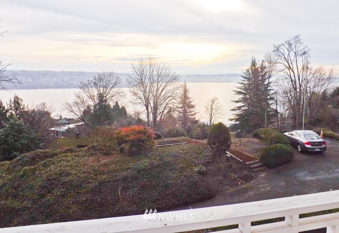 8383 East Mercer Way Mercer Island, WA 98040 - Photo 11 of 13