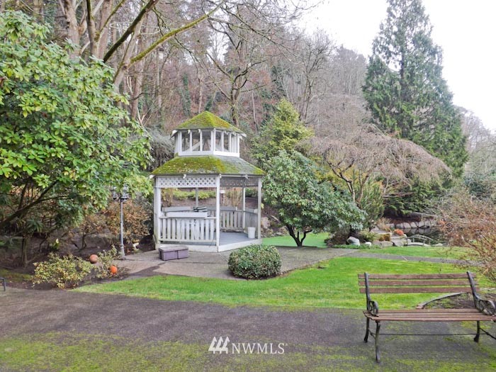 8383 East Mercer Way Mercer Island, WA 98040 - Photo 8 of 13