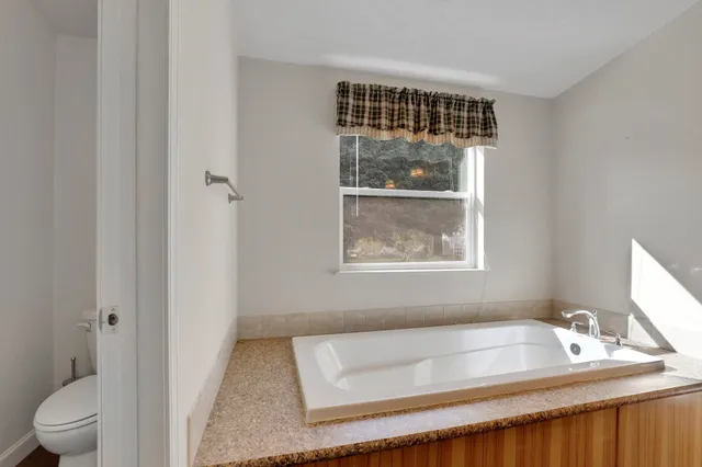 $560,000 | 38911 North Newport Highway, Elk, WA 99009