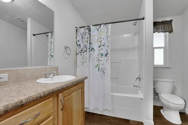 $560,000 | 38911 North Newport Highway, Elk, WA 99009