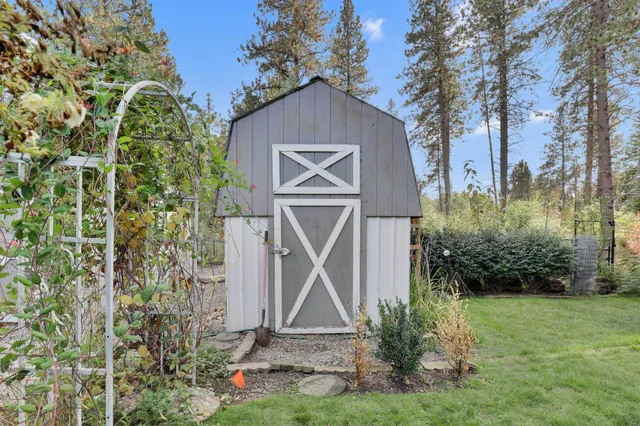 $560,000 | 38911 North Newport Highway, Elk, WA 99009