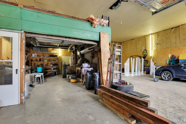 $560,000 | 38911 North Newport Highway, Elk, WA 99009