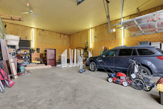 $560,000 | 38911 North Newport Highway, Elk, WA 99009