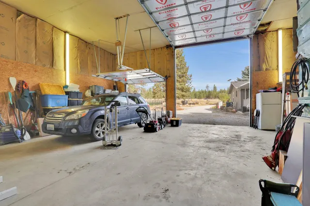 $560,000 | 38911 North Newport Highway, Elk, WA 99009