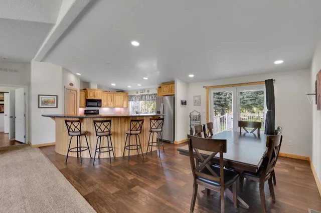 $560,000 | 38911 North Newport Highway, Elk, WA 99009