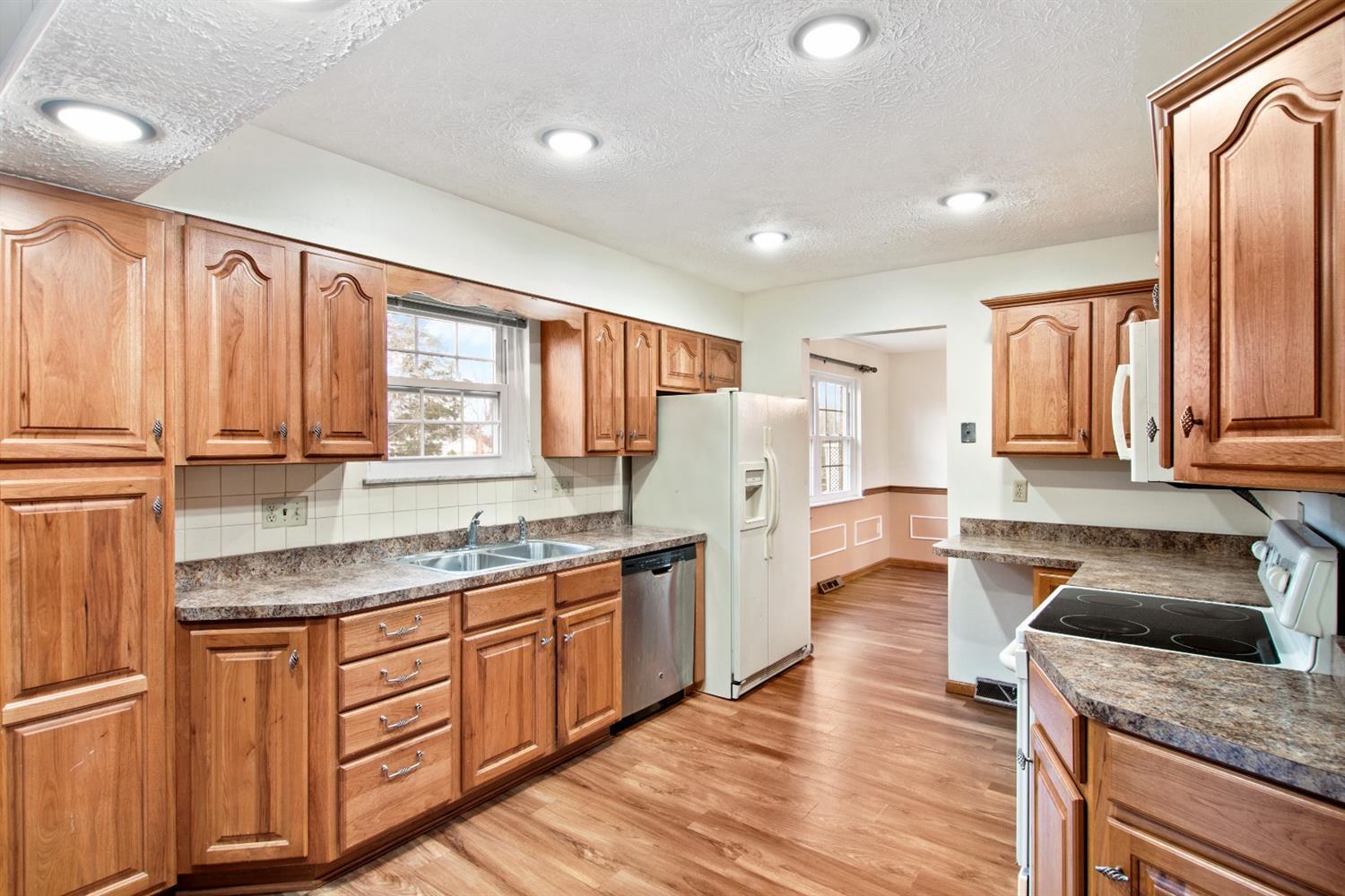 8639 Cox Road West Chester, OH 45069 - Photo 6 of 28 Gallery Image 6