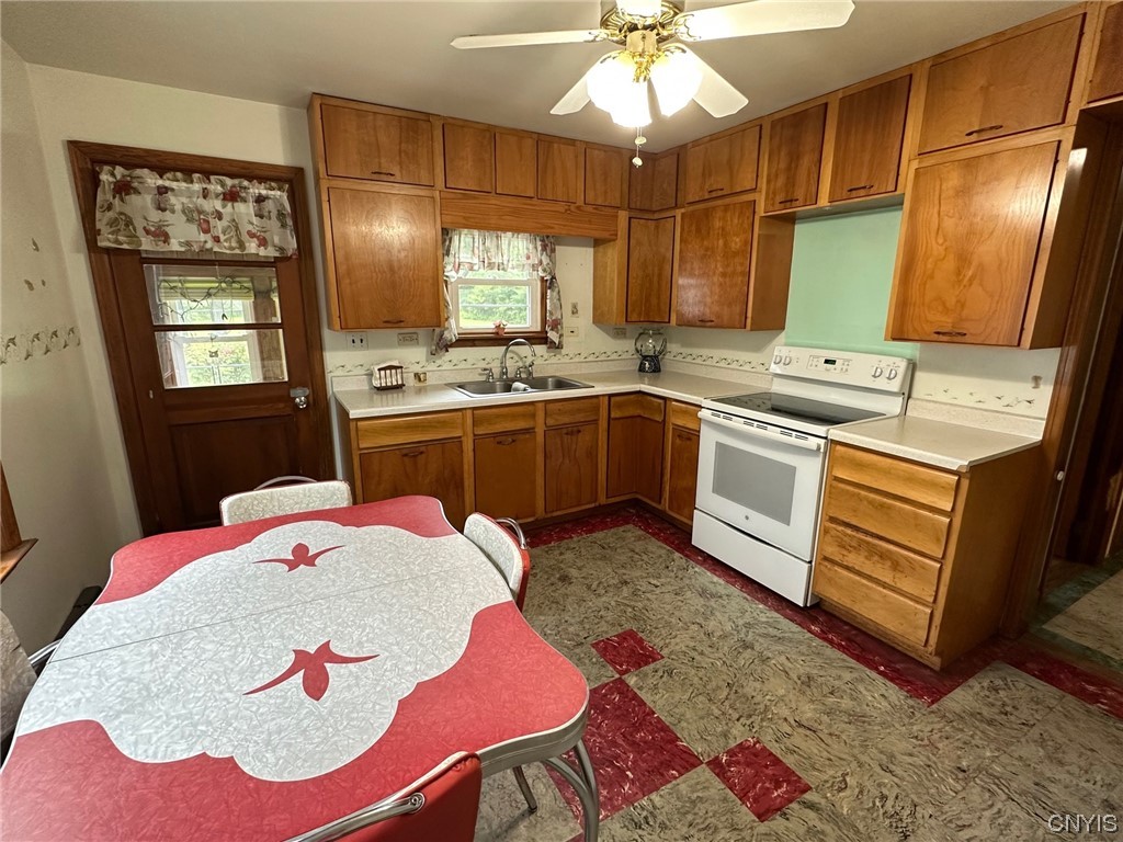 1061 Williams Street Oneida, NY 13421 - Photo 12 of 26 Eat-in kitchen