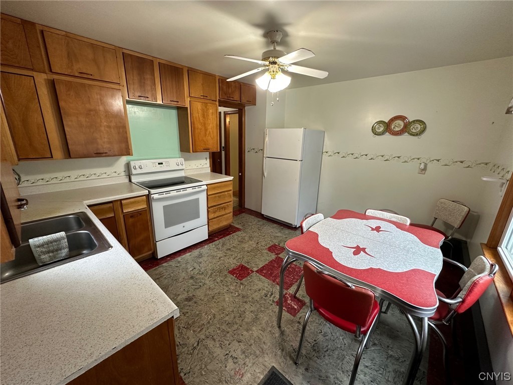 1061 Williams Street Oneida, NY 13421 - Photo 13 of 26 Stove & refrigerator stay