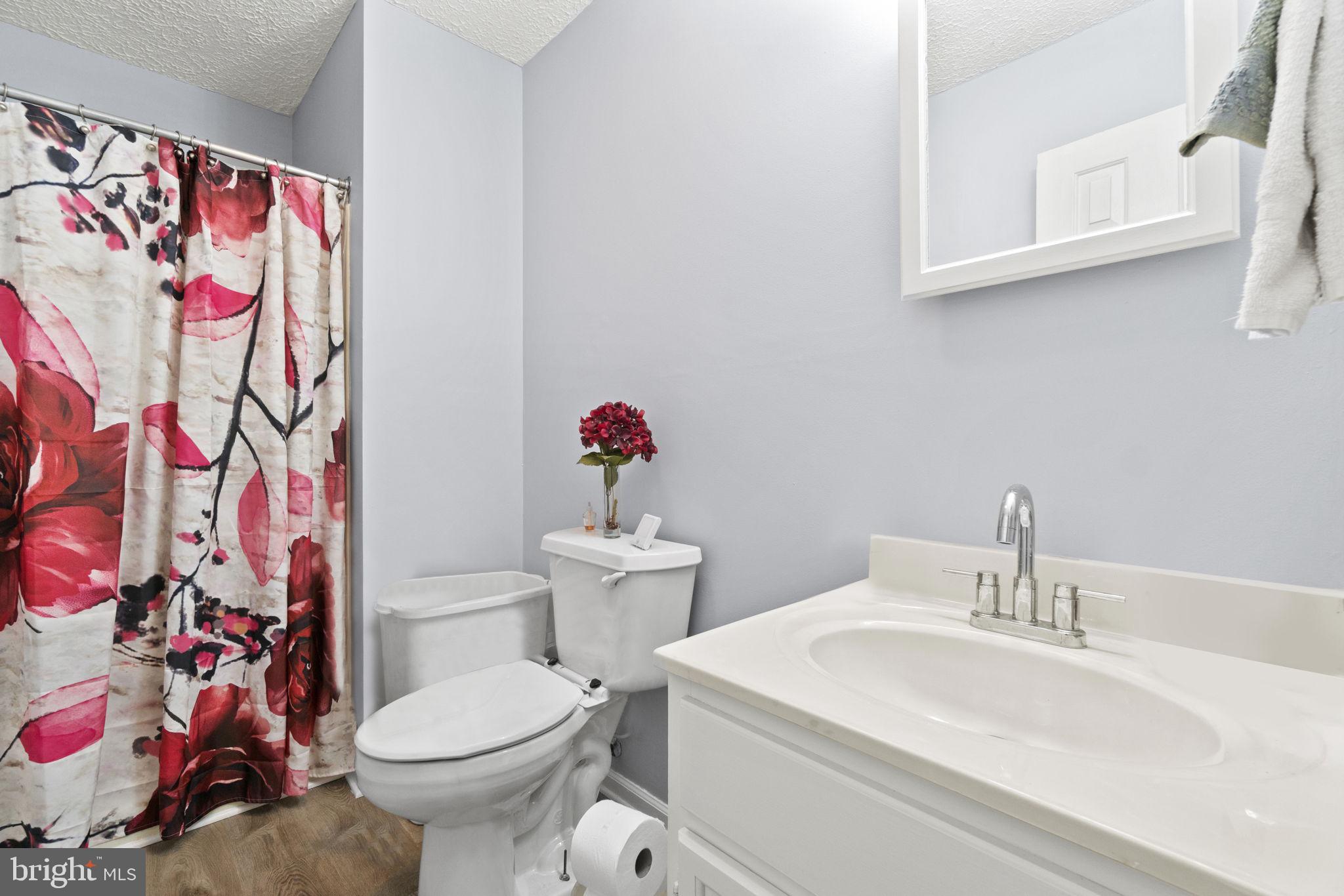 5006 Somerset Road Riverdale, MD 20737 - Photo 11 of 20 En Suite Primary Bath - First Floor