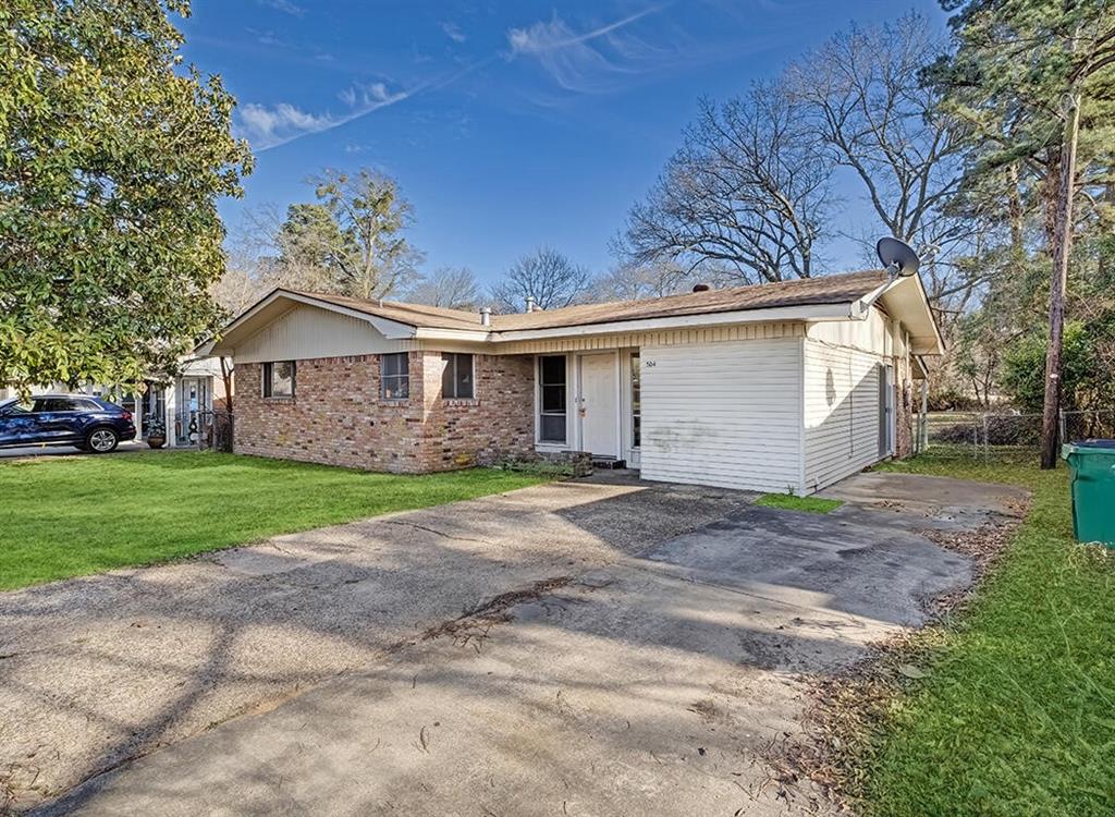 504 Redwater Road Wake Village, TX 75501 - Photo 3 of 17